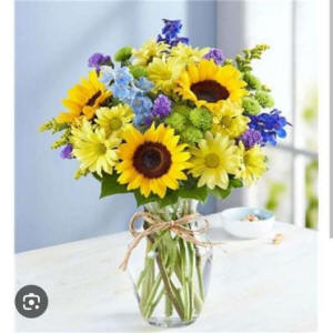 Golden Bloom sunflower bouquet delivered in Phoenix